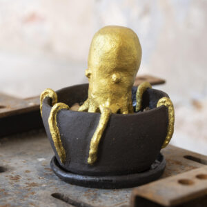 m-MK ceramic flower pot with nesting octopus