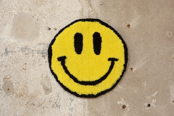 m-MK tufted rug Smiley