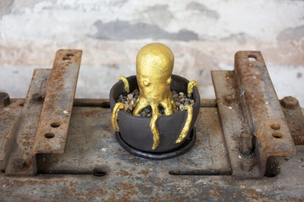 m-MK ceramic flower pot with nesting octopus - Image 2